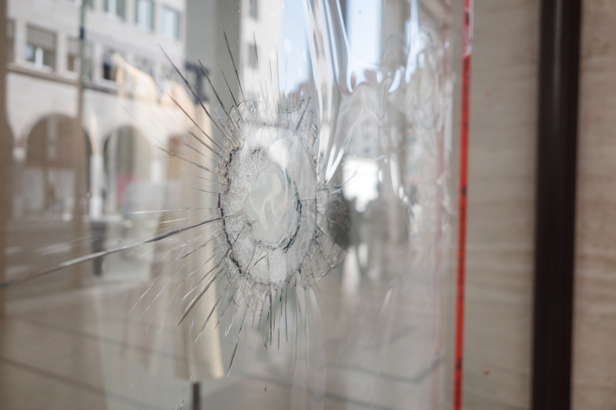 Vidrio de seguridad con impacto controlado que mantiene su integridad estructural