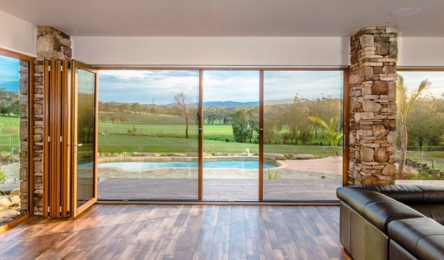 Colocación de mosquiteras en ventanas - Climalit