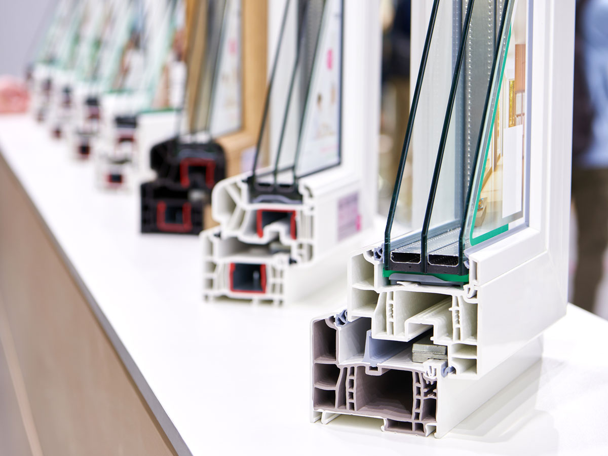 Muestra de perfiles de ventanas con doble y triple acristalamiento CLIMALIT PLUS®