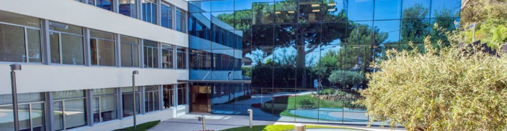 Fachada acristalada del campus IESE Barcelona renovada con soluciones CLIMALIT de Saint-Gobain Glass