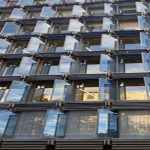 Detalle de la fachada del edificio Novartis en Barcelona con acristalamientos Climalit y control solar